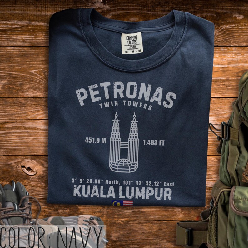 Chemise tours jumelles Petronas t-shirt Kuala Lumpur couleurs confort Malaisie voyage souvenir ville horizon architecture cadeau art urbain minimaliste Navy