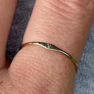 Anillo con inicial de oro 375 personalizado, anillo con inicial de oro macizo de 9 quilates, anillo con inicial delicado, anillo de oro con inicial personalizado, anillo de oro con inicial hecho a mano