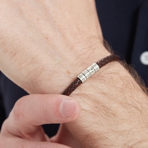 Pulsera personalizada para hombre en tamaño personalizado, joyería de cuero hecha a mano con nombres cuentas, regalos del Día del Padre de Navidad para él niño papá novio