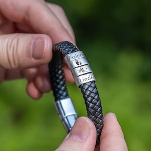 Leren naamarmband heren, zilveren kraal gegraveerde kindernaam symbool datumcoördinaat armband, beste Vaderdagcadeau voor echtgenoot hem vader kind