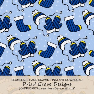 Puede incluir: Un patrón sin costuras con gorros, mitones y calcetines de invierno en azul, blanco y amarillo sobre un fondo azul claro. El diseño incluye pequeños puntos blancos y líneas de conexión negras. El texto "Print Grove Designs" está en la parte inferior.