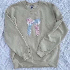 Vintage Quilt Bow Sweatshirt |Hand Stitched| Size L