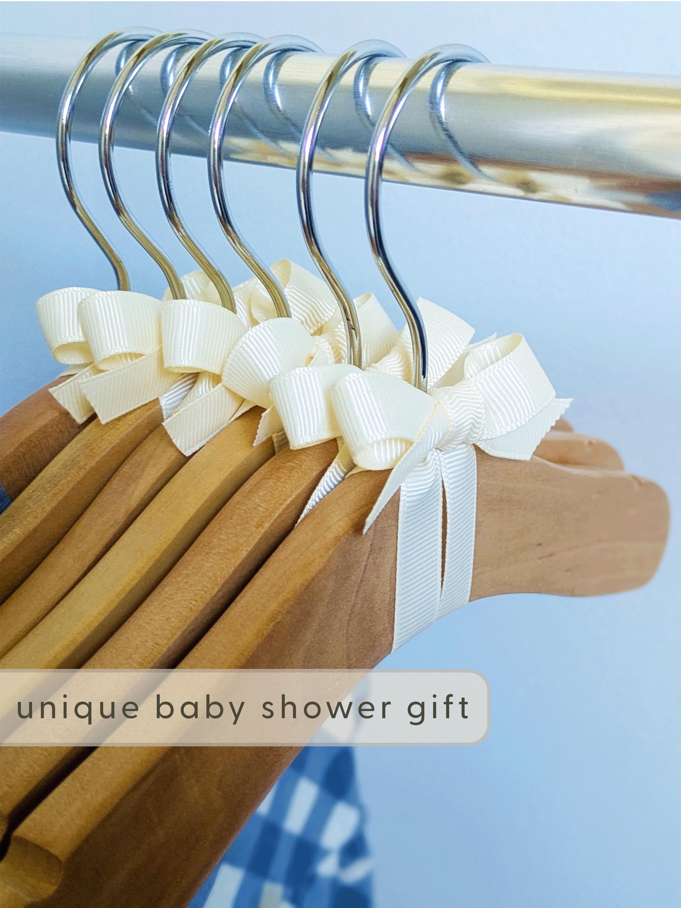 Cassettiera In Legno Per Baby Shower - Cesto Portatutto Con Appendini Per La Cameretta (51.5 Cm)