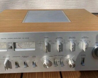 Yamaha CA-1000III Natural Sound Stereo Integrated Amplifier in Operation