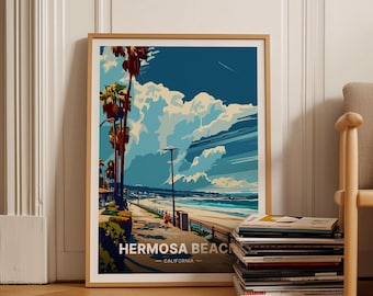 Op de afbeelding: Een ingelijste poster met een kleurrijke illustratie van een strandscène in Hermosa Beach, Californië. De poster toont palmbomen, een boulevard en een blauwe lucht met witte wolken. De tekst "Hermosa Beach - California" staat onderaan de poster.