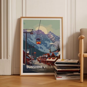 Pode incluir: Um pôster de estilo vintage com uma ilustração colorida de uma vila de esqui com um teleférico e montanhas cobertas de neve ao fundo. O texto "SUNSHINE VILLAGE - CANADA -" está na parte inferior do pôster.