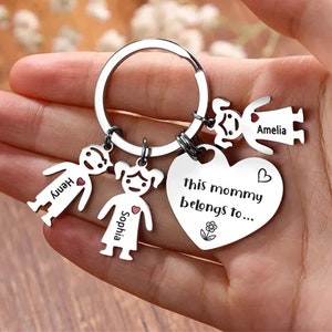 Ce papa maman appartient à... Porte-clés, porte-clés de famille personnalisé, porte-clés personnalisé, porte-clés noms d'enfants, fête des mères, cadeau fête des pères