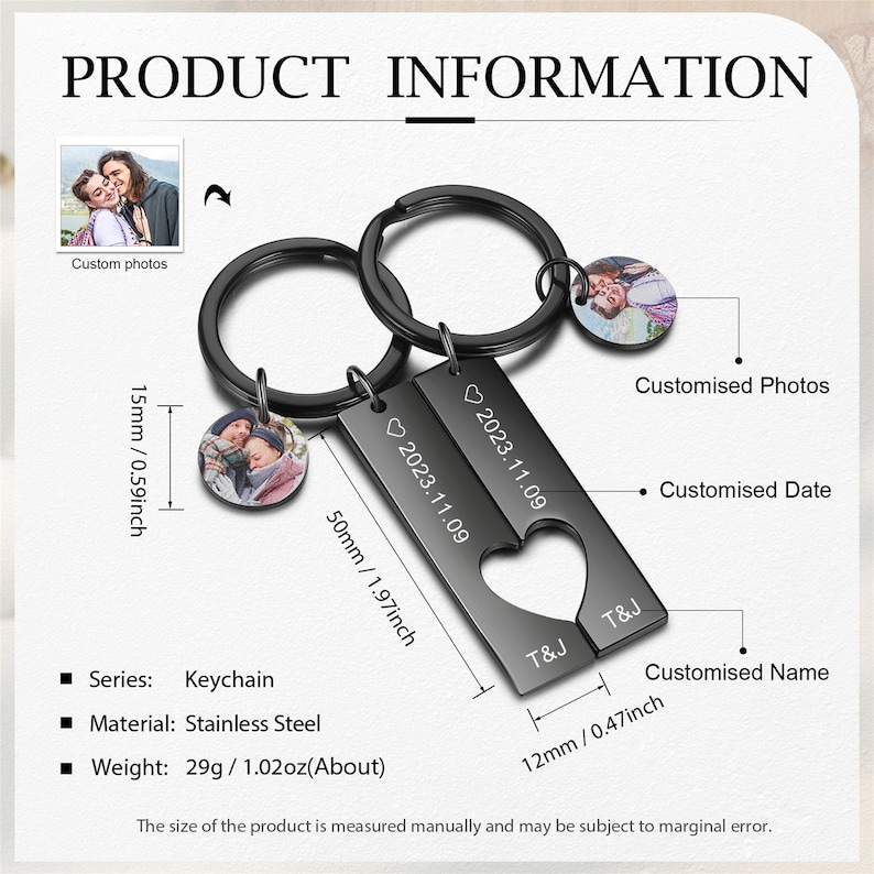 May include: A black metal keychain with two heart-shaped charms. The charms are engraved with a date and the initials "T&J". The keychain also has two small round charms that can be customized with photos. The keychain is 5 cm long and 1.5 cm wide.
