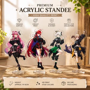 Op de afbeelding: Vier doorzichtige acryl standaards met anime-stijl personages in zwarte outfits met kleurrijke accenten. De personages hebben roze, rood, wit en bruin haar. Tekst op de afbeelding bevat PREMIUM ACRYLIC STANDEE, HIGH QUALITY PRINT en 14-16CM.