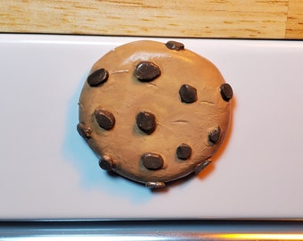 Chocolate chip cookie magnet