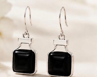 Pendientes colgantes cuadrados negros vintage de Kenneth Cole en tono plateado