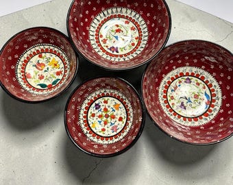 Juego de 4 cuencos turcos Nimet hechos a mano y pintados a mano, de cerámica roja con diseño floral.