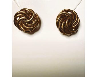 Pendientes de botón vintage de los años 80 con nudo de amor en tono dorado para orejas perforadas.