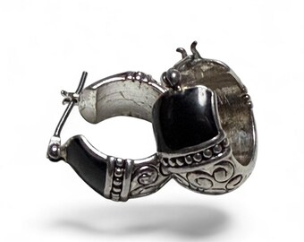 Pendientes de aro vintage Napier de esmalte negro y tono plateado con diseño de espiral