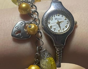 Reloj Geneva Platinum + Pulsera con dije de cuentas de oro y colgante de corazón. Batería NUEVA.