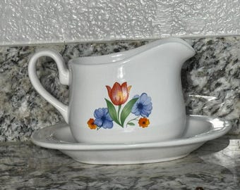 Servizio da tavola vintage Corelle composto da salsiera e sottopiattino con motivo floreale "Fresh Cut".