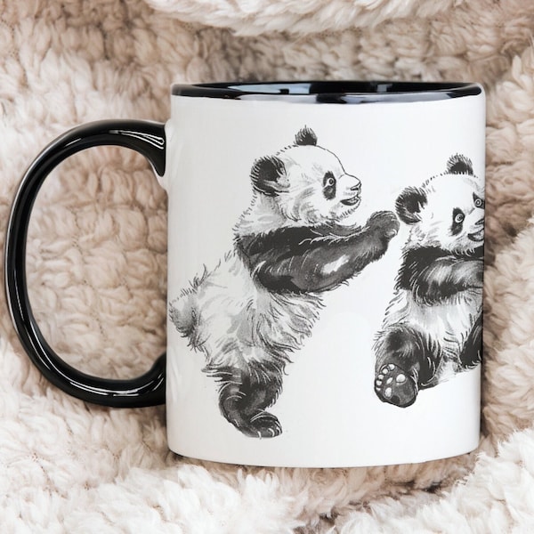 Niedlicher Panda Geschenkbecher, entzückende 11 Unzen PandaBear KaffeeMug, verspielte Wickelbärentasse, süße handgezeichnete Tier Teetasse, liebenswerte BabyPanda Tasse