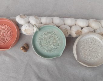 Knoblauchreibe aus Keramik