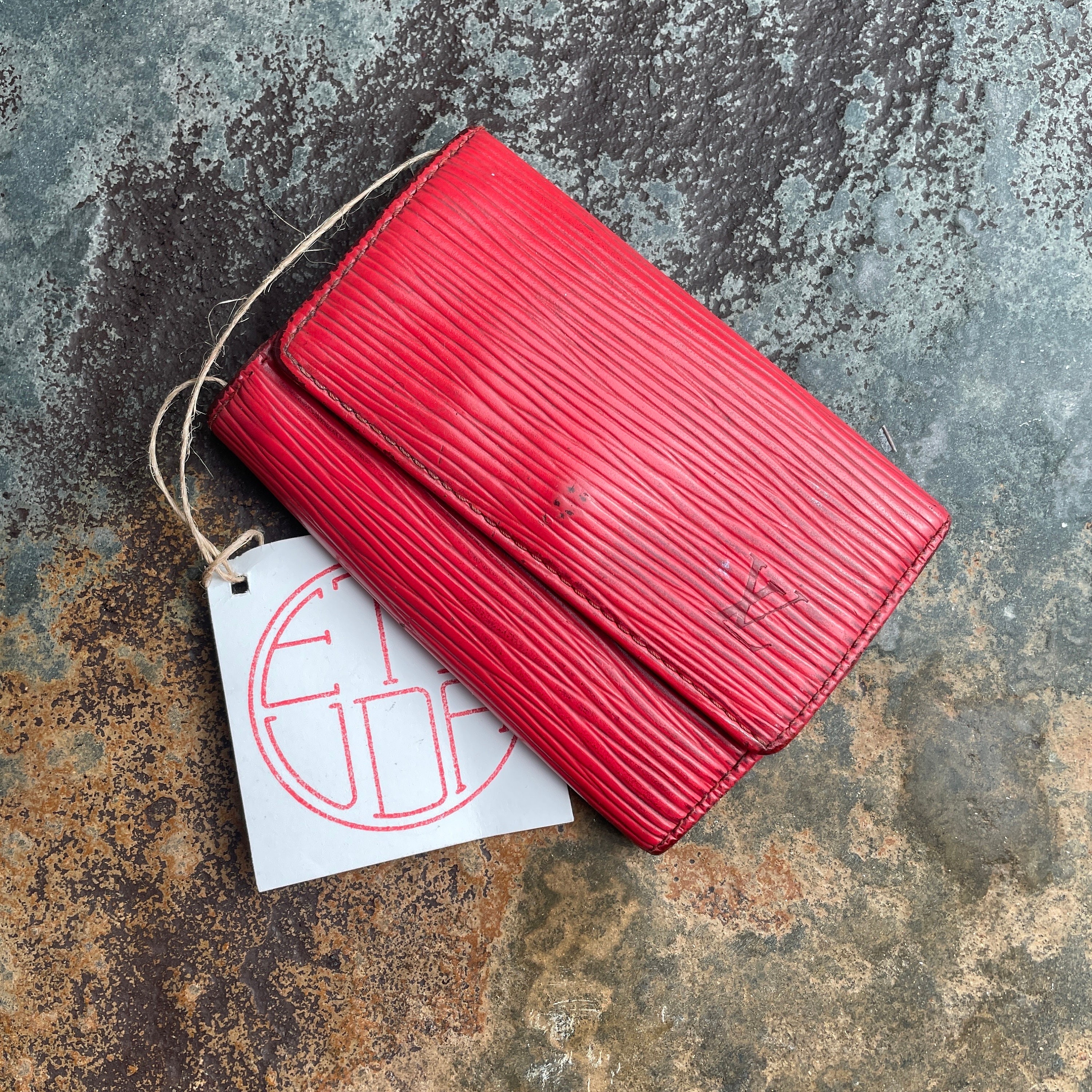 Excellent Condition: LOUIS VUITTON Epi Red Card Case