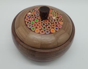 Box with segmented turning lid