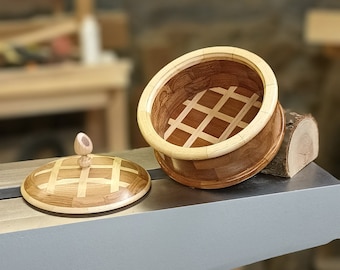 Taza, plato, ensaladera, caja de madera segmentada torneada a mano