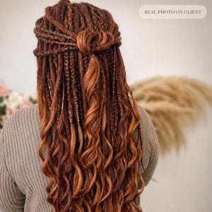 Extensiones de rastas de doble punta color castaño rojizo con rizos cepillables – Rastas sintéticas DE