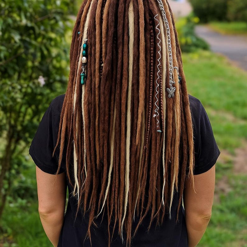 Dreadlock-Extensions in Mokkabraun und Milchblond – Synthetische Boho-Doppelend-Dreads Bild 6