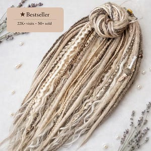 Dredy w kolorze brudnego blondu z luźnymi lokami – zestaw boho z podwójnymi końcówkami