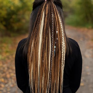 Dreadlock-Extensions in Mokkabraun und Milchblond – Synthetische Boho-Doppelend-Dreads Bild 5