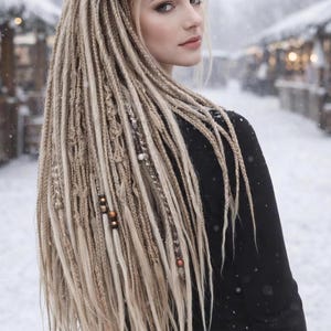 Dirty Blonde Synthetische Dreadlocks Erweiterungen - Milky & Asch Blond Mix, Doppelendes Boho Set