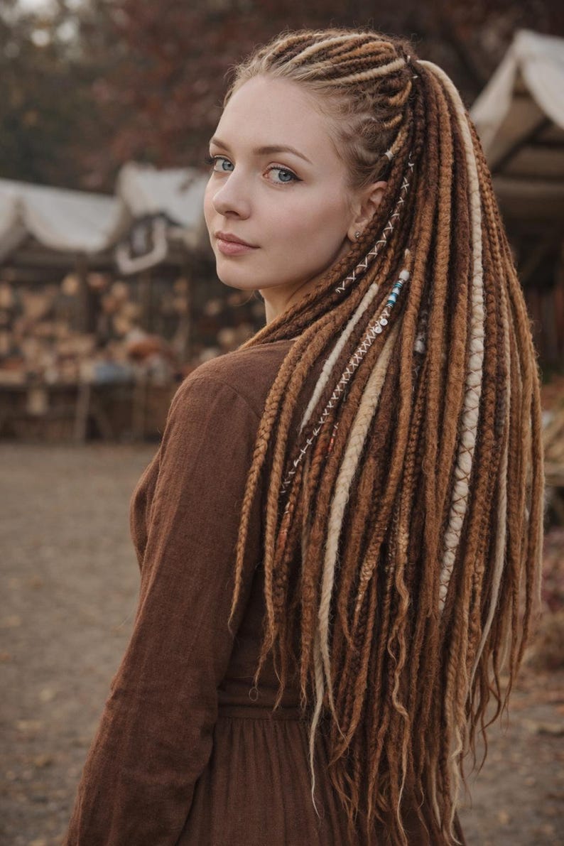 Dreadlock-Extensions in Mokkabraun und Milchblond – Synthetische Boho-Doppelend-Dreads Bild 3