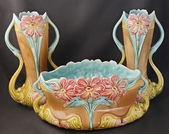 Frie Onnaing French Art Nouveau Majolica Vases and Planter, Design called NARCISSE, matching trio, 1870-1900