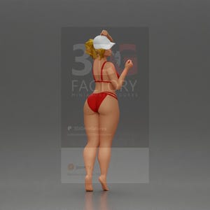 Maßstab Figur 1/35 1/43 1/64 Stilvolle Frau selbstbewusst in rotem Bikini und weißer Mütze - Ideal für Dioramen - Handbemalt