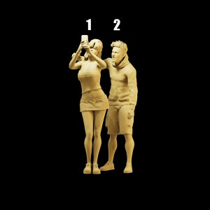 Unpainted Scale Figure 1/35 1/43 1/64 Selfie Couple Resin - Ideal for Dioramas/Collectibles - 1:64 Scales