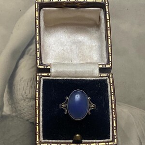 Vintage Art Deco Silver Ring with Chalcedony Blue Agate – Geometric Scrollwork, Arts & Crafts Inspired