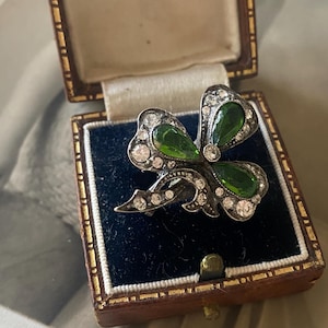 Edwardian Silver Clover Shamrock Emerald Crystal Paste Parisian Sweetheart Brooch
