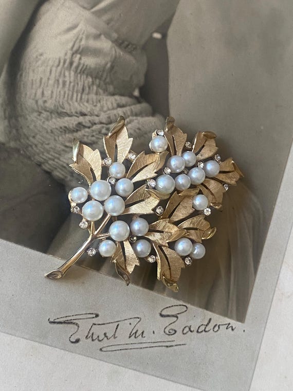 lotuscloud 2533⭐️TRIFARI トリファリヴィンテージブローチ