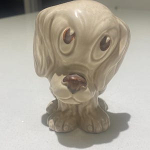 Vintage SYLVAC Sammy Den ledsna hunden nr 1246 Beige. Ca 10 cm hög