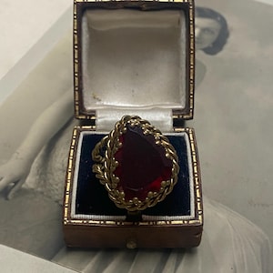Art Deco Czech Cocktail Filigree Ring – Ruby Crystal – 1920s Statement Jewellery