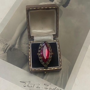 Vintage Art Deco Czech Filigree Cocktail Ring – Ruby Red Crystal – 1920s Statement Jewellery