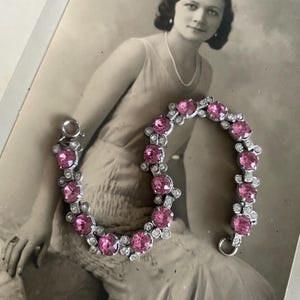 Art-Deco-Armband mit rosa Rubinen, Swarovski-Kristallen und Strasssteinen