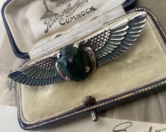 Broche de encaje de escarabajo escarabajo de plata y esmalte de estilo neoegipcio victoriano