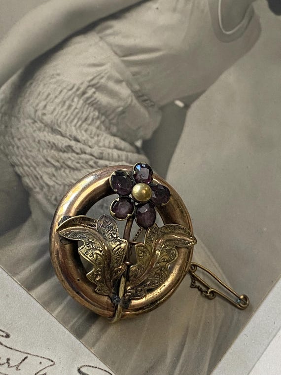 ヴィンテージ ボヘミアンガーネット　ブローチ ボヘミアンガーネット ブローチアンティークアクセサリーの通販