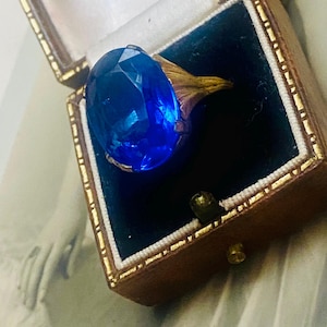 Vintage Art Deco Czech Cocktail Ring – Sapphire Blue Crystal – 1920s Statement Jewellery