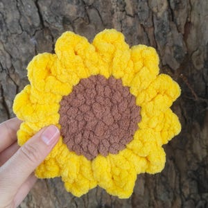 Chenille Sunflower Crochet Pattern – PDF DIY Tutorial (Approx. 14 cm / 5.5 in Diameter)