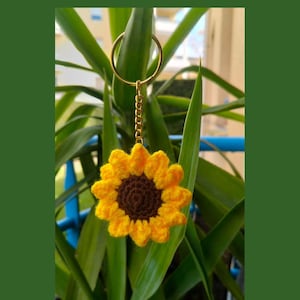 Crochet Sunflower Keychain Pattern | PDF Tutorial | Flower Keyring DIY Gift