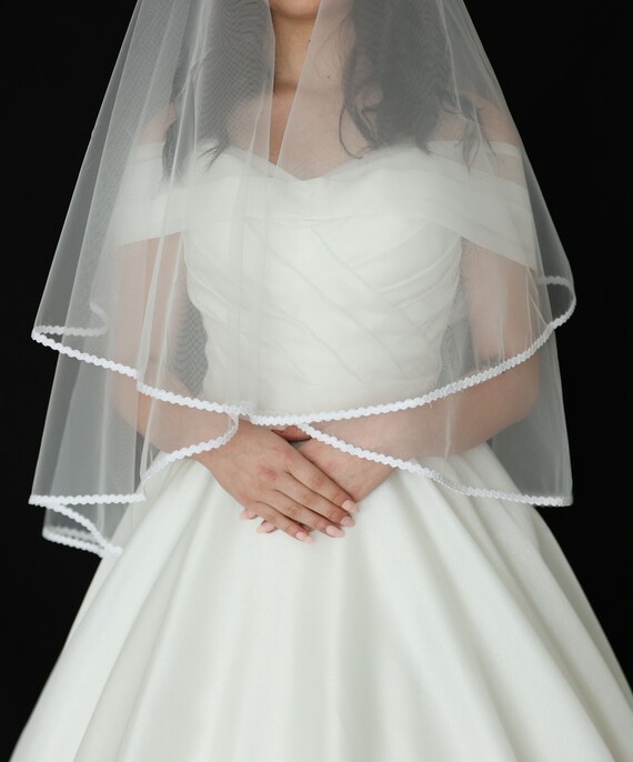Lace and Pearl Beaded Veil Elegant Veil Beaded Wedding Veil  display picture 1