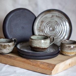 Plato de cerámica artesanal, rústico en blanco y negro, aprox. 21 cm – Gres moderno, vajilla minimalista | Cerámica Voila