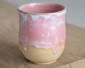 Bicchiere in ceramica rosa – Tazza in argilla maculata fatta a mano con smalto sfumato | Voila Ceramics
