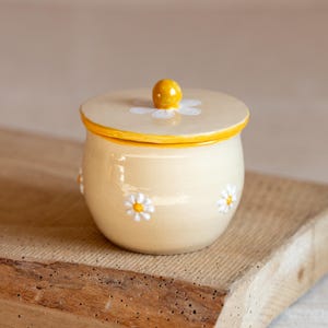 Handmade French ceramic butter dish butter bell natural beige with daisy flowers cute farmhouse style home decoration